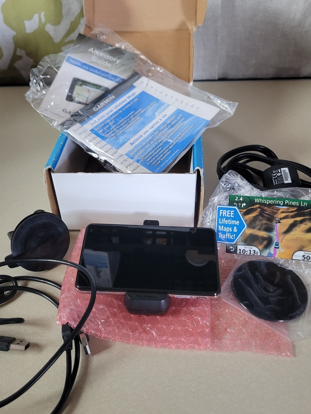 garmin Black GPS Navigator with Mounts and Cables(DW)